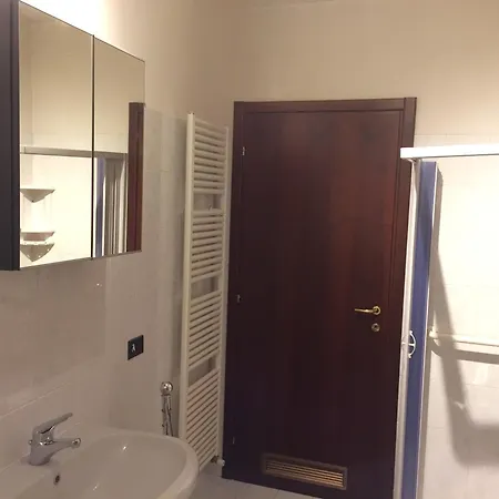 5 Beds Kitchen *