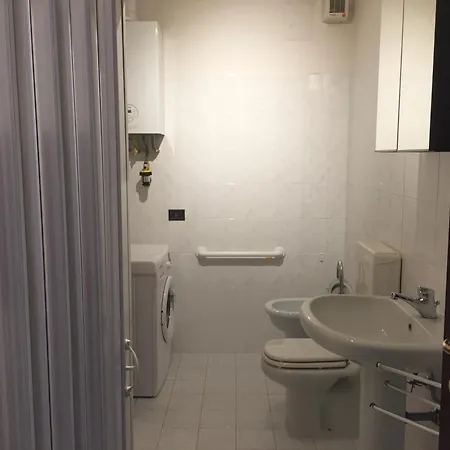 5 Beds Kitchen Appartement *