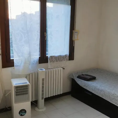 5 Beds Kitchen *