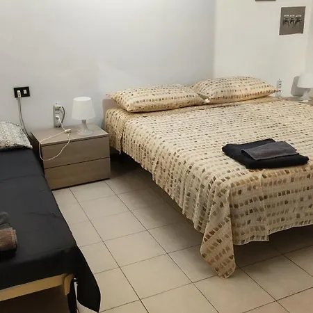 5 Beds Kitchen *