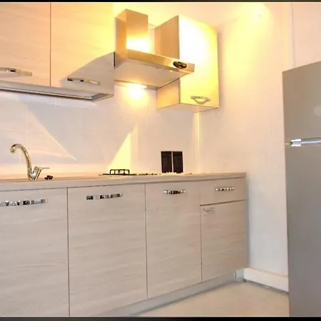 5 Beds Kitchen